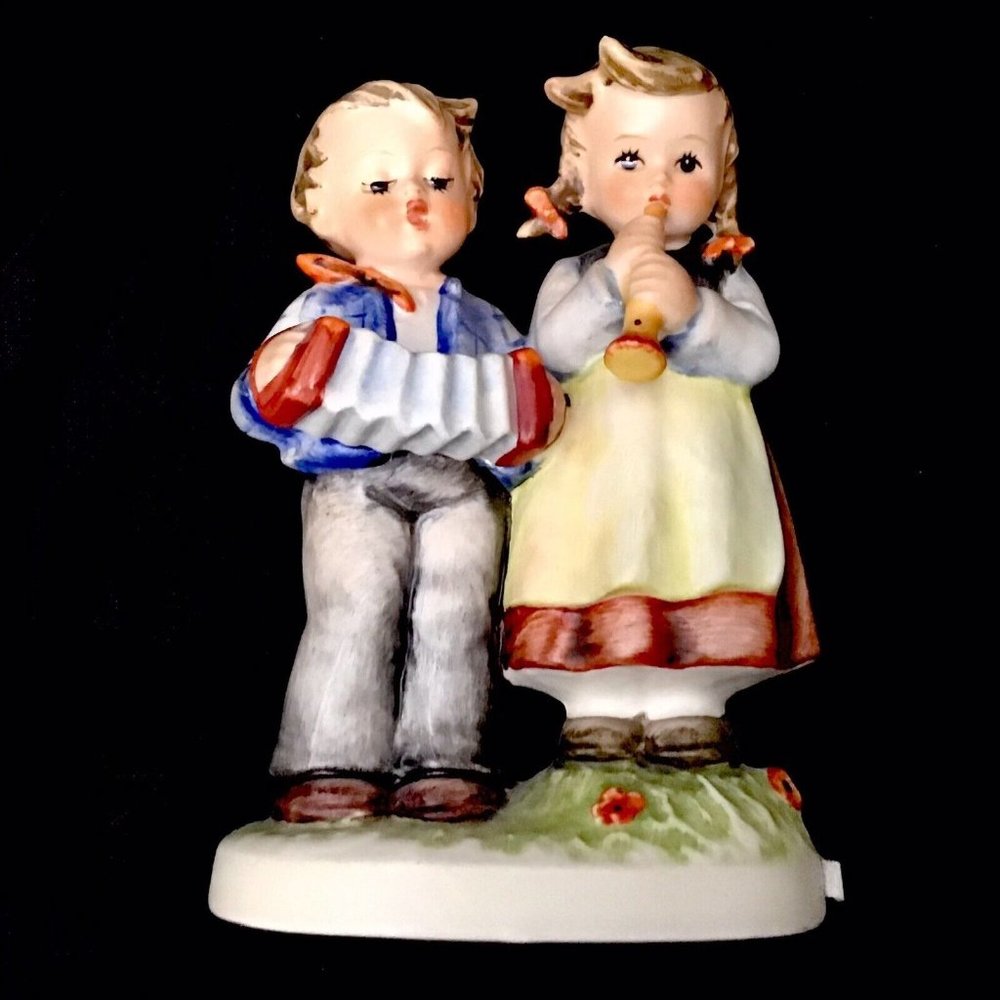 Hummel Birthday Serenade 1965 Porcelain Figurine 213 2/0 TMK5 4.5" West Germany